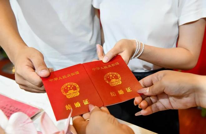 结婚人数再创新低相亲市场挤满了女性婚恋市场正在沦为女儿国必赢(图4)