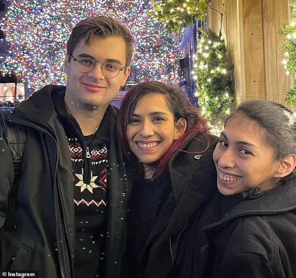 Bwin必赢美国连体姐妹一个坚决不嫁另一个刚结婚(图11)