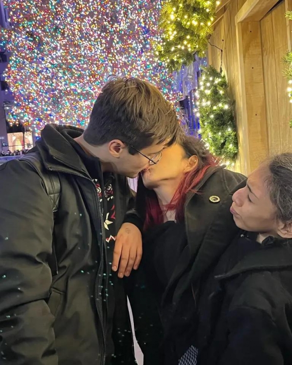 Bwin必赢美国连体姐妹一个坚决不嫁另一个刚结婚(图17)