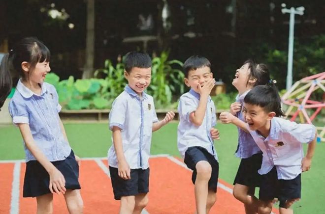 2024年女孩相亲新趋势:继续拼爹拼妈“五有”男生很抢手(图1)