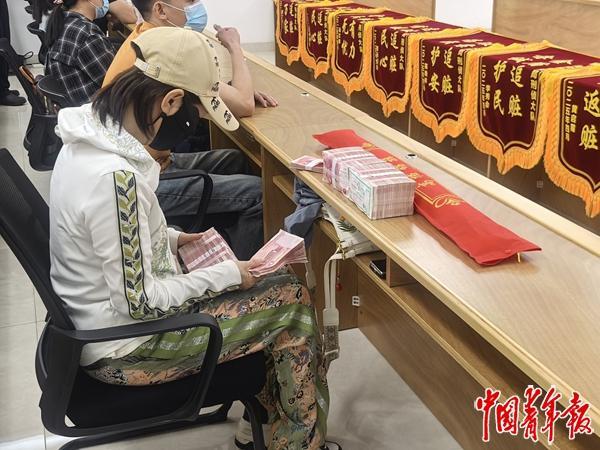 必赢揭秘“婚恋交友”背后的虚假投资理财陷阱(图1)