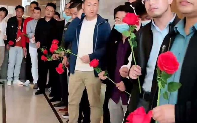 赚钱难、压力大越来越多人没有亲密行为不是不想是真不行了(图2)