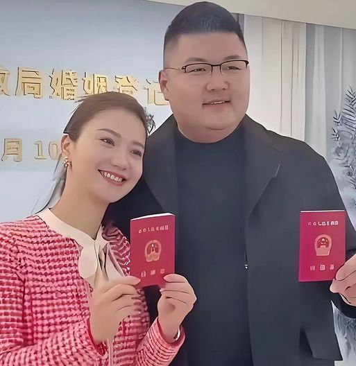 猴哥前妻何钰欣相亲！从现象级婚礼到相亲撕开3亿人的婚姻真相(图4)