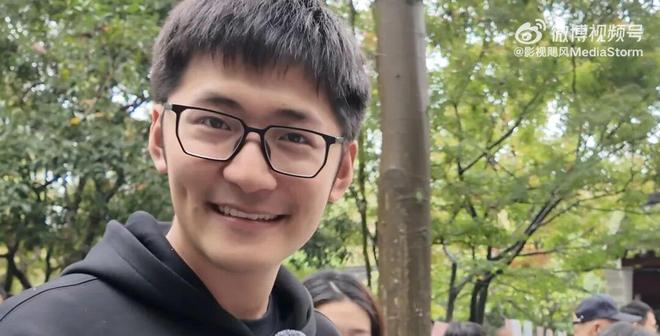 影视飓风Tim在杭州相亲角遭遇“滑铁卢”阿姨惋惜“这么年轻就离异了(图1)