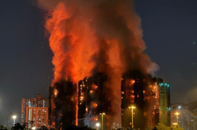 香港大火延烧七幢大楼苹果起诉印度法国最高法院维持对前总统萨科齐的有罪判决！(图1)