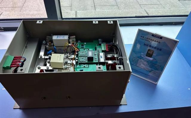 成都“相亲角”升级了？这次大学必赢生憋不住了(图1)