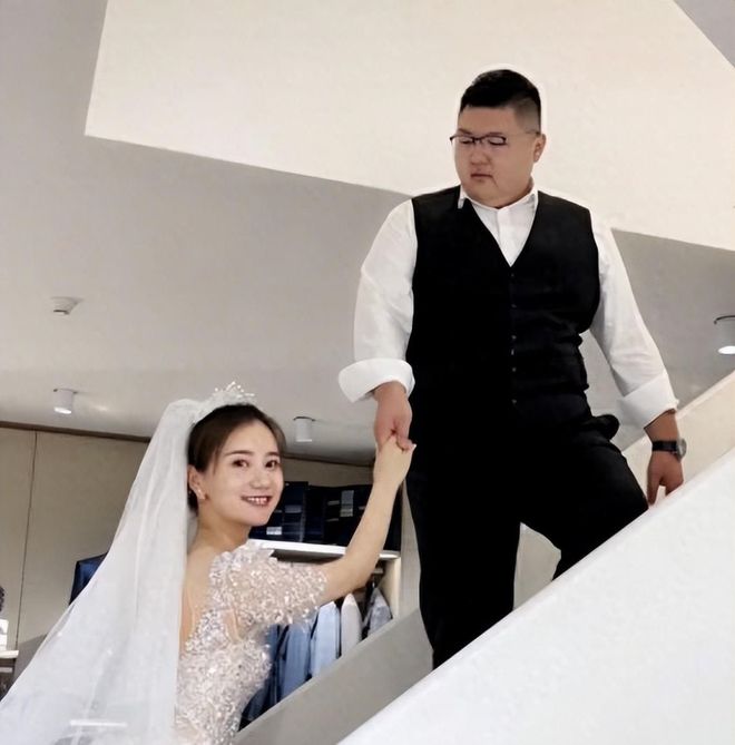 离婚线个月前妻高调官宣好消息撕碎了猴哥仅剩体面(图6)