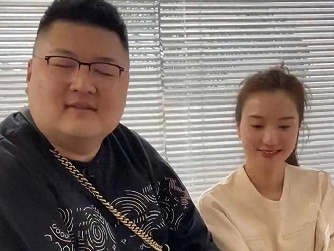 离婚线个月前妻高调官宣好消息撕碎了猴哥仅剩体面(图1)