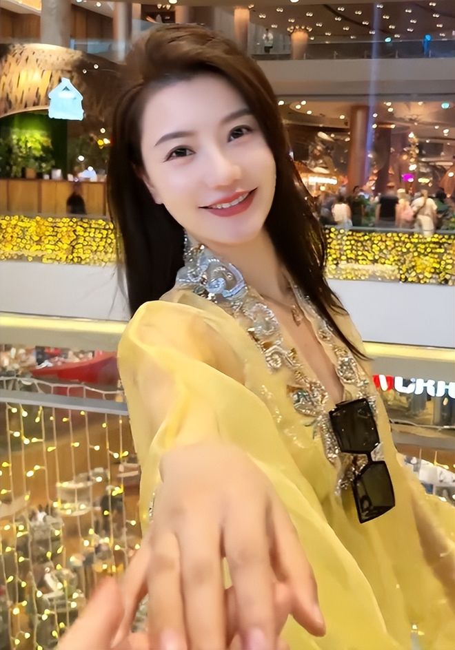 流量喂不饱婚姻网红猴哥的体面被前妻何钰欣一条官宣撕得粉碎(图12)