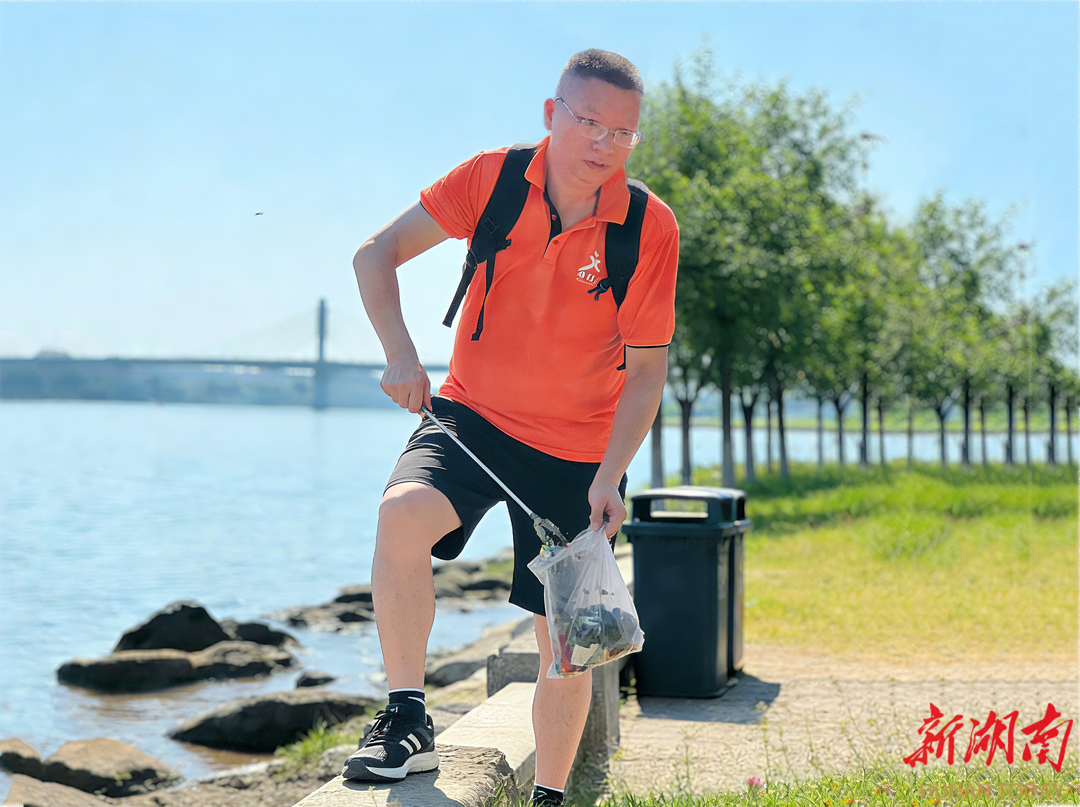 产业工人学雷锋微光成炬映初心——水口山有色五星级志愿者戴向群的新时代雷锋故事(图1)