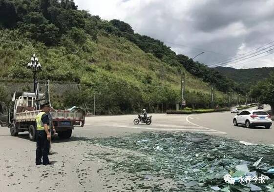 永春一货车违载十余人被查▶给力！刘珊珊学费有着落了▶平安吾峰文艺晚会▶为逼女子打胎男Bwin必赢子跳楼嫌热又跳河▶司机连砍交警十几刀(图12)
