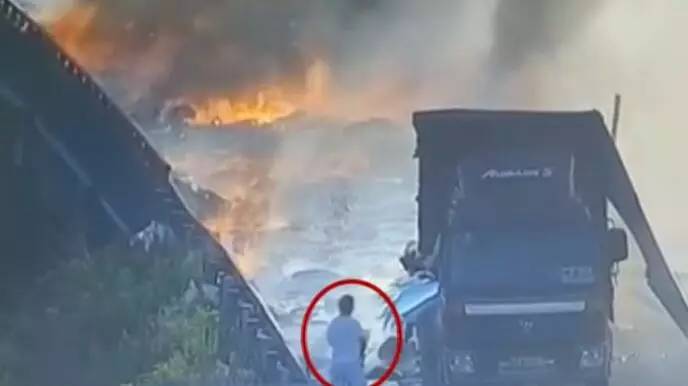 永春一货车违载十余人被查▶给力！刘珊珊学费有着落了▶平安吾峰文艺晚会▶为逼女子打胎男Bwin必赢子跳楼嫌热又跳河▶司机连砍交警十几刀(图18)