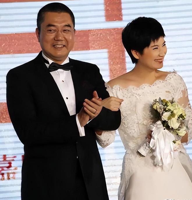 演员董勇:离婚后坚决不再婚45岁被嫂子“逼迫”相必赢国际亲竟娶到娇妻(图2)