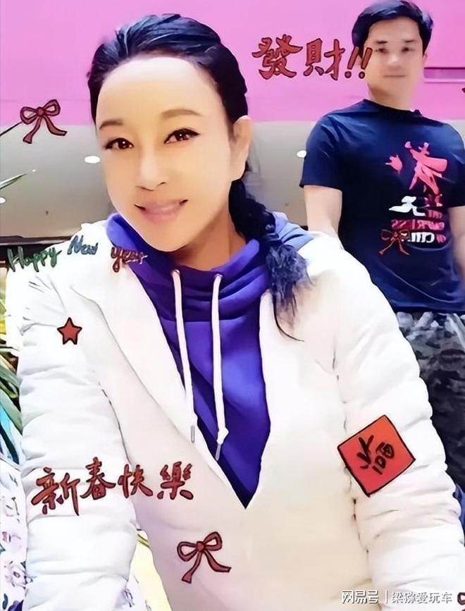 与刘晓庆同居6年今38岁交不起租相亲被拒崩溃(图16)