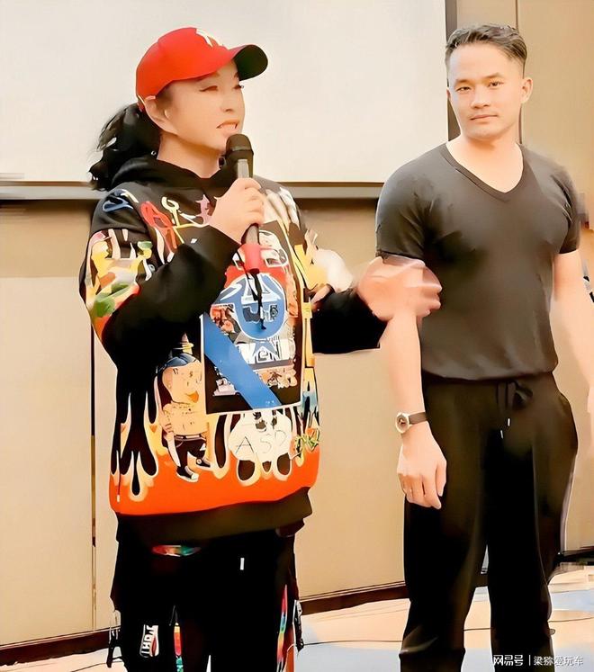 与刘晓庆同居6年今38岁交不起租相亲被拒崩溃(图14)