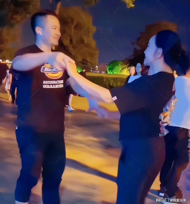 与刘晓庆同居6年今38岁交不起租相亲被拒崩溃(图17)